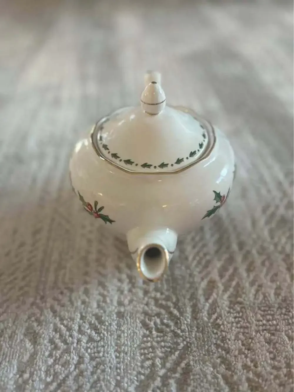 1992 “A Cup of Christmas Tea” Waldman House Press Winter Holly Porcelain Teapot